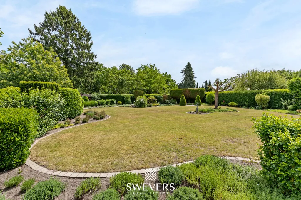 Garden - Open Plan House with Garden in Beringen