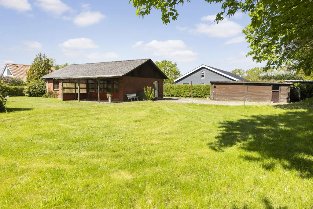 Aed - Classical Villa with Garden in Odense NØ