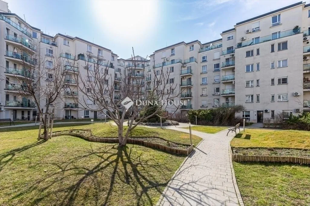 Giardino - Duplex Penthouse with Garden in Zugló