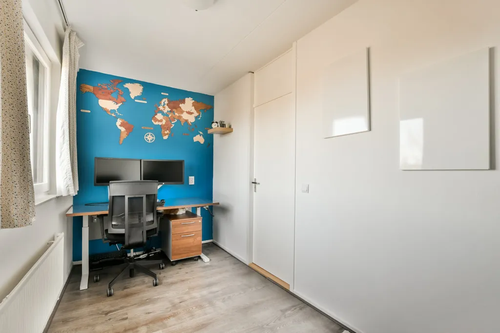 Bureau - Maisonette with South-Facing Terrace in Amsterdam