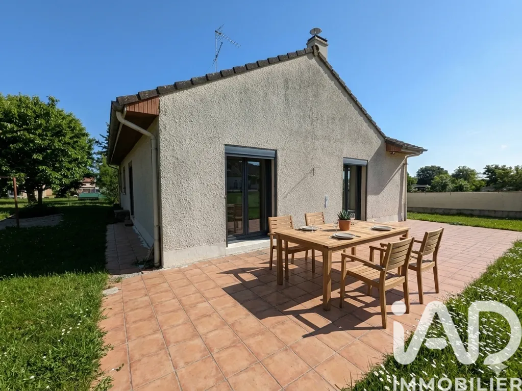 Terrazza - Renovated Pavilion with Terrace in Dun-sur-Meuse