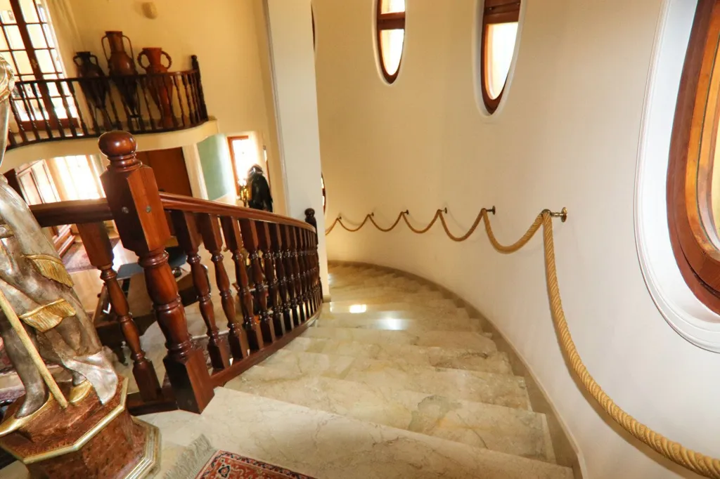Toad - Hilltop Villa with Panoramic Views in Eboli