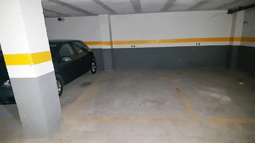 Garage - Garage with Ramp Access in Quintanar del Rey