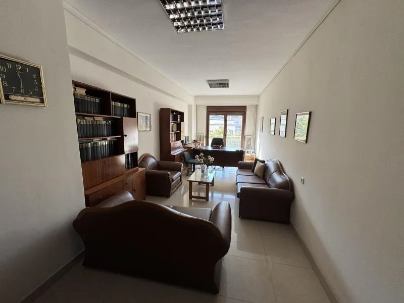 Kabinet - Office Space with City View in Serres Centre