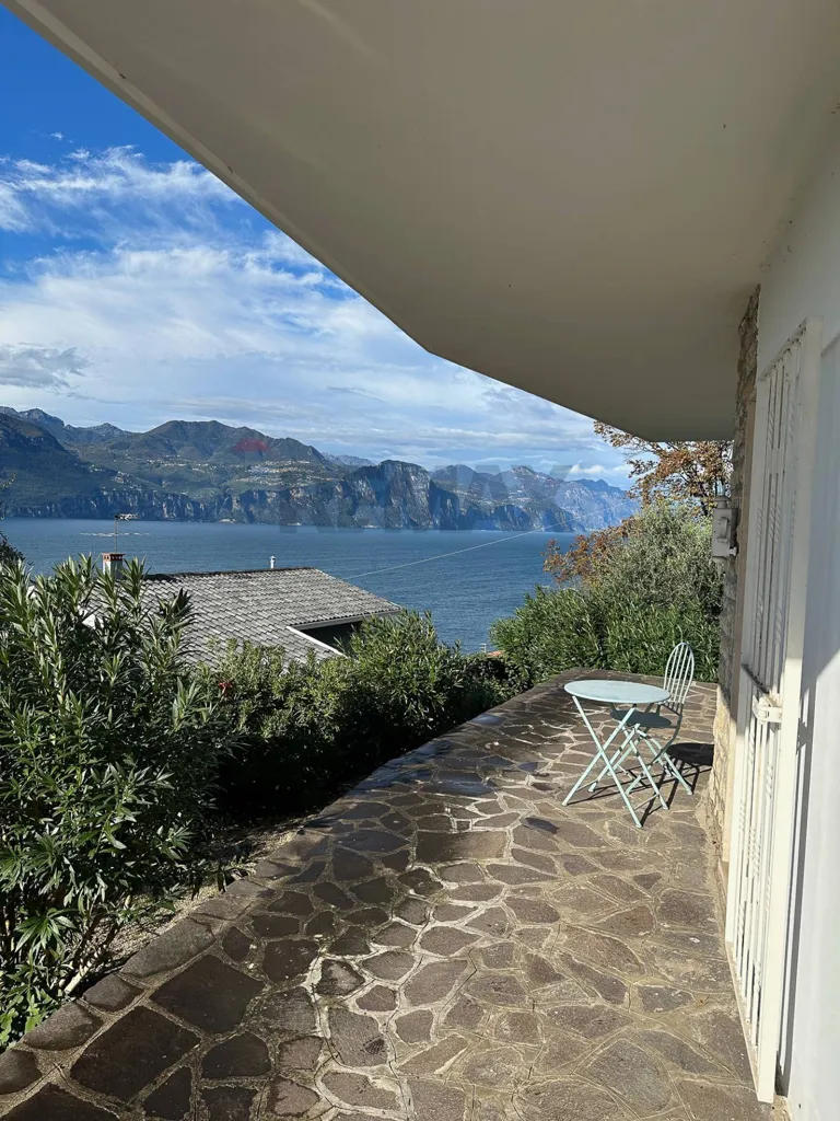Terrazza - Villa with Panoramic Lake View in Brenzone