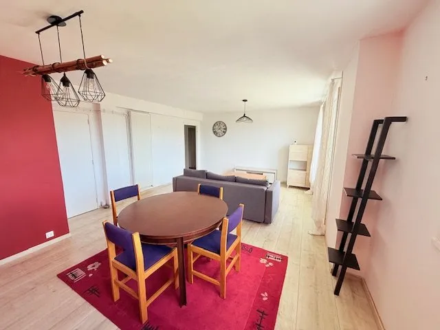 Salle à manger - Appartement Meublé T3 au Calme à Brest