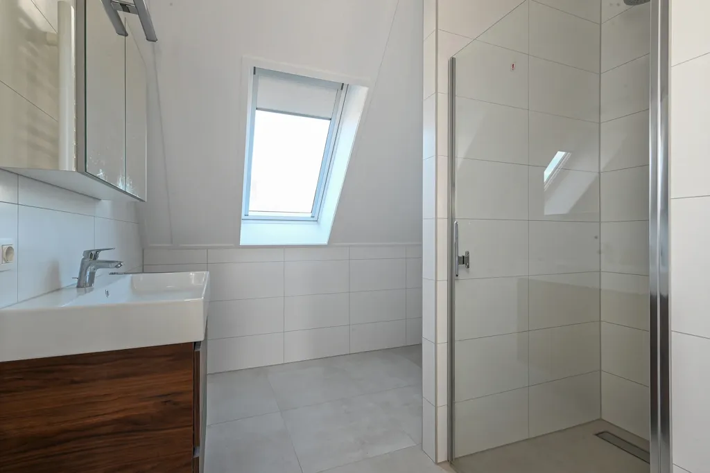Salles de bain - Maison 6 pièces à Leidschendam