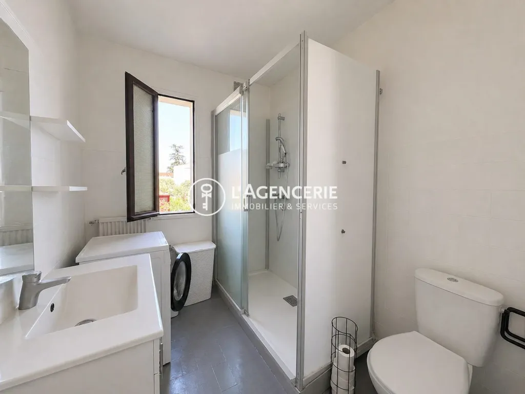 Bathrooms - T2 Apartment with Parking in Albi