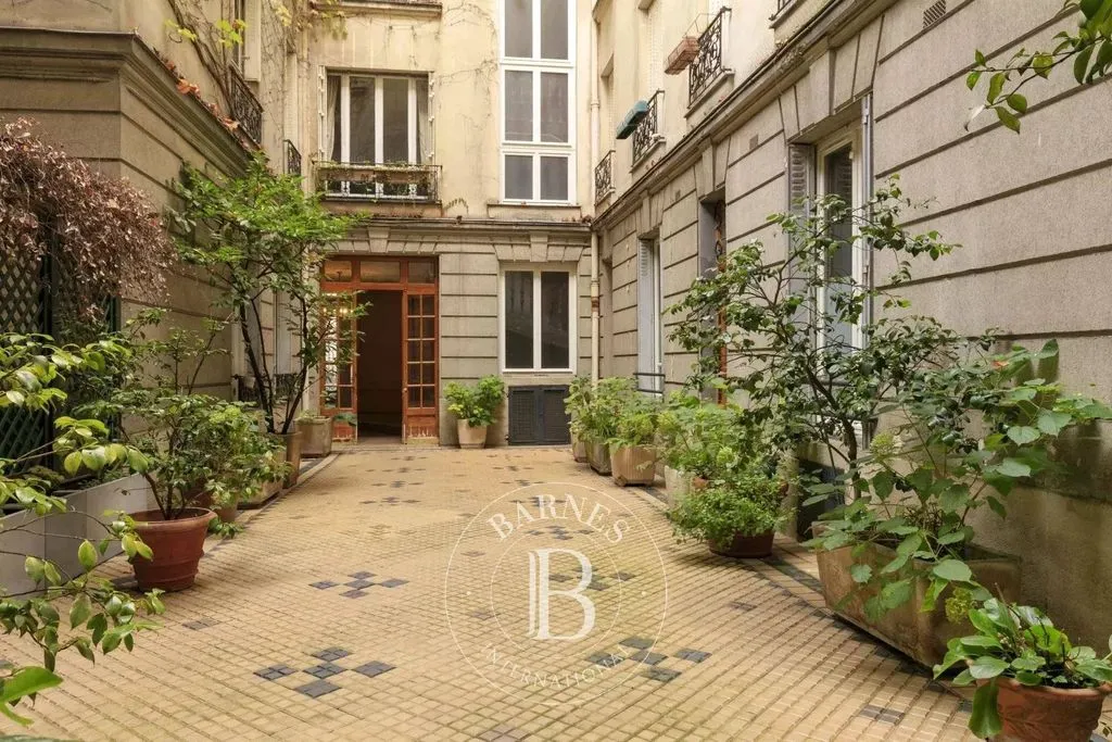 Jardin - Appartement avec Cheminée dans un Immeuble Ancien à Paris
