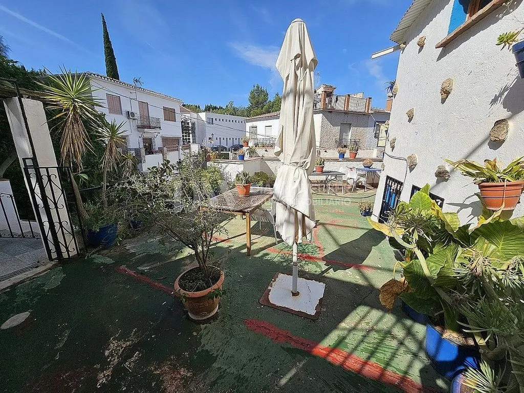 Jardin - Multi-Use Building with Terrace in Alcaucín