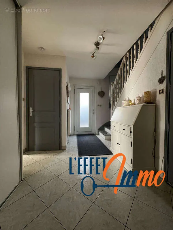 hallway_entrance