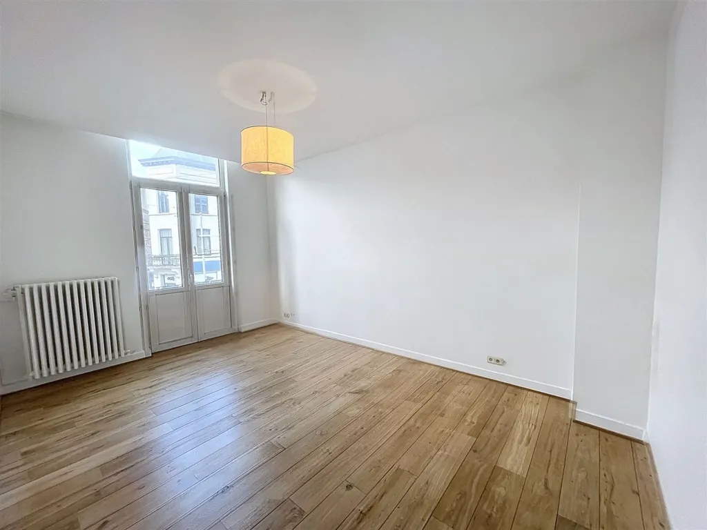 Pièces - Immeuble Mixte avec Commerces à Uccle