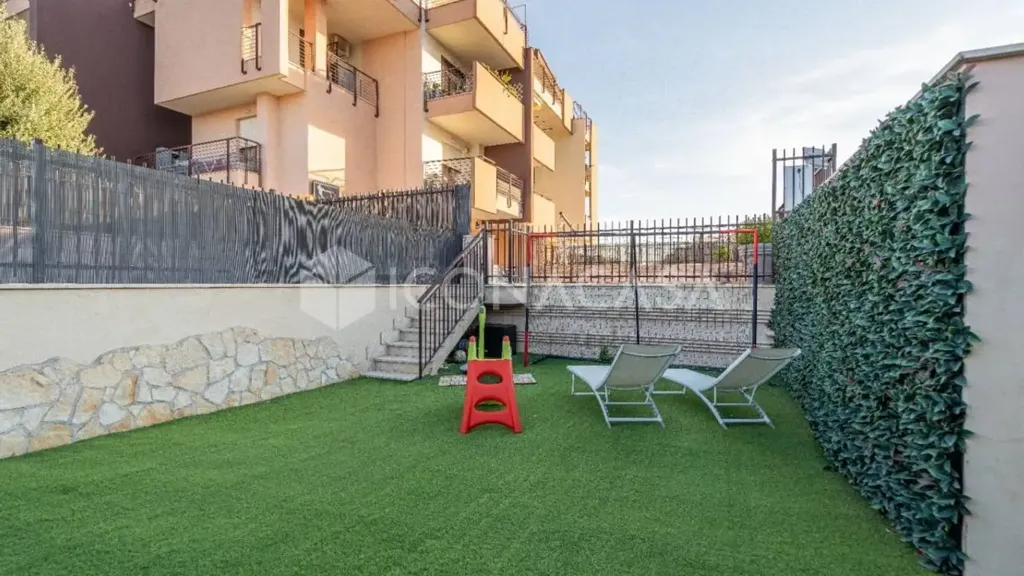 Garden - Triplex with Large Terrace in Ciampino