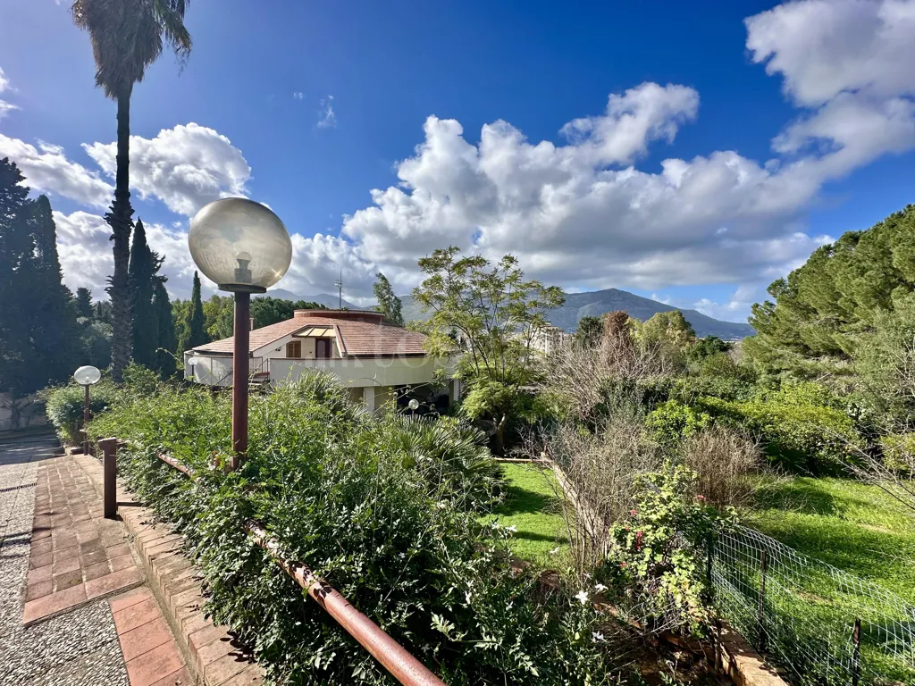 Aed - Luxury Villa with Circular Design in Palermo