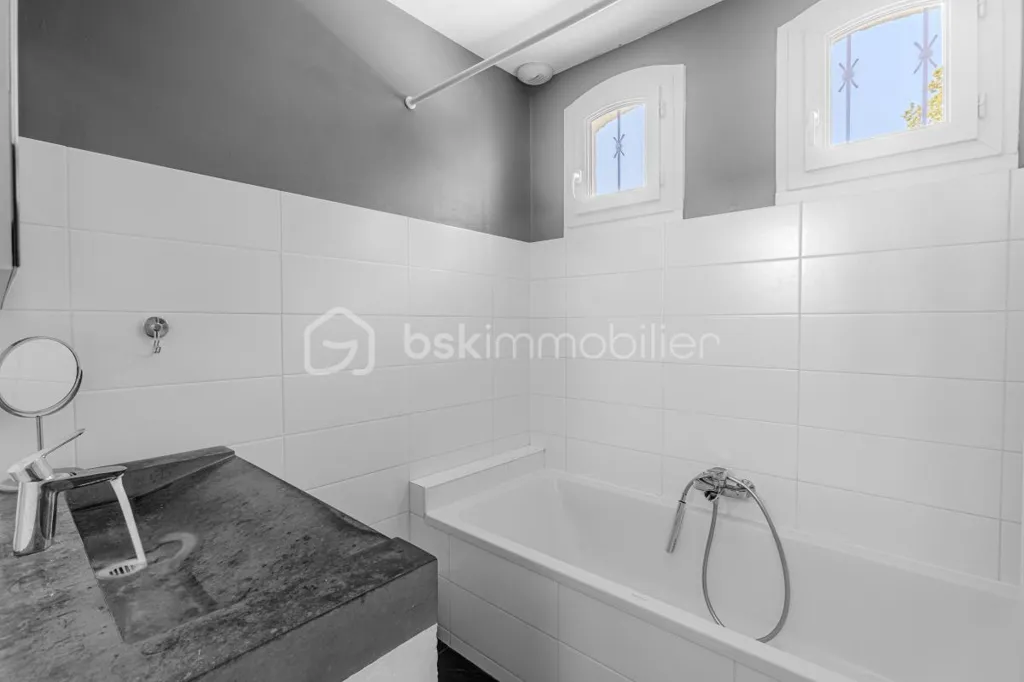 Bathrooms - Villa with Pool in Saint-Orens-de-Gameville