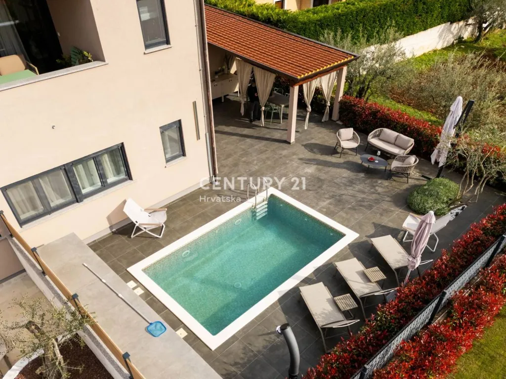 Õhuvaade - Apartment with Pool in Vabriga