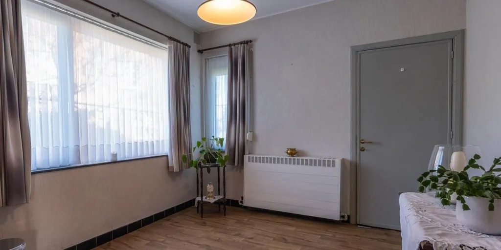 Esik - Detached House with Garden in Neeroeteren