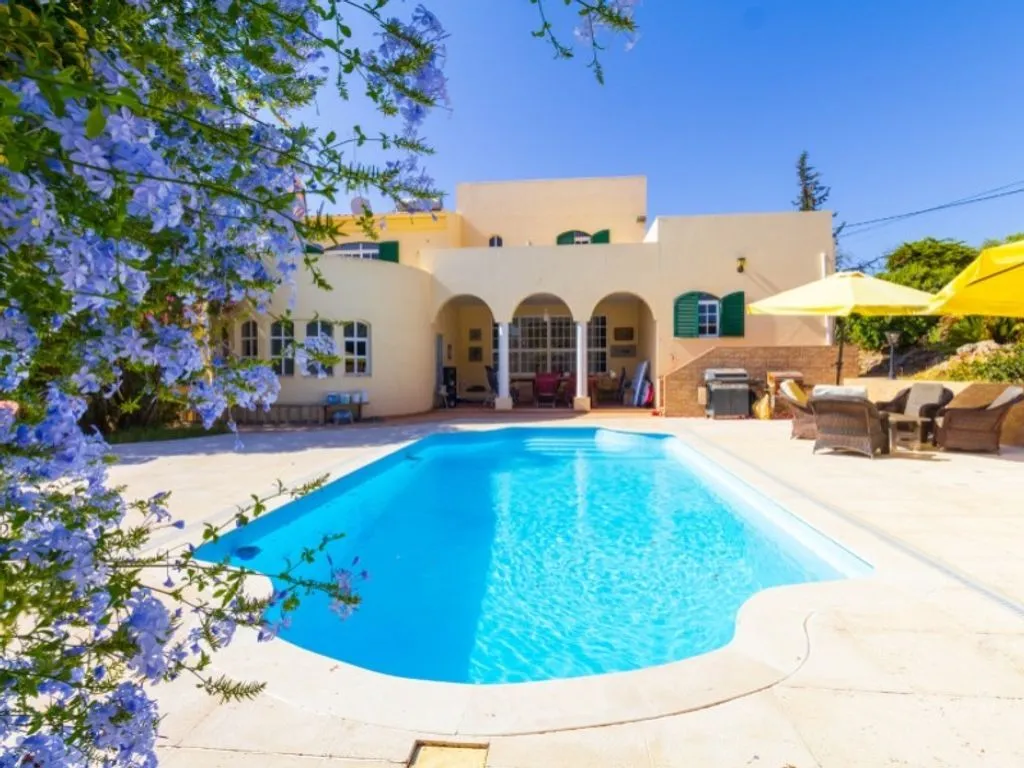 Piscine - Luxury Villa with Pool in Alcantarilha