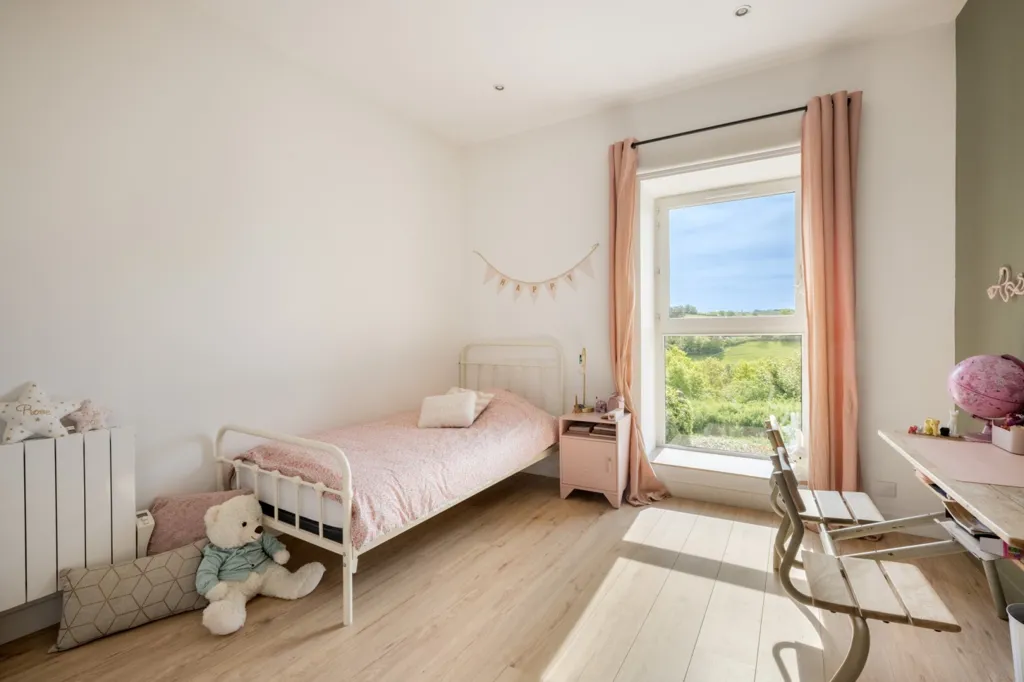 Magamistoad - Renovated House with Pool in Legny