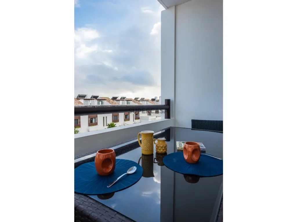 Balcon - Two-Bedroom Apartment with Pool in Lagos