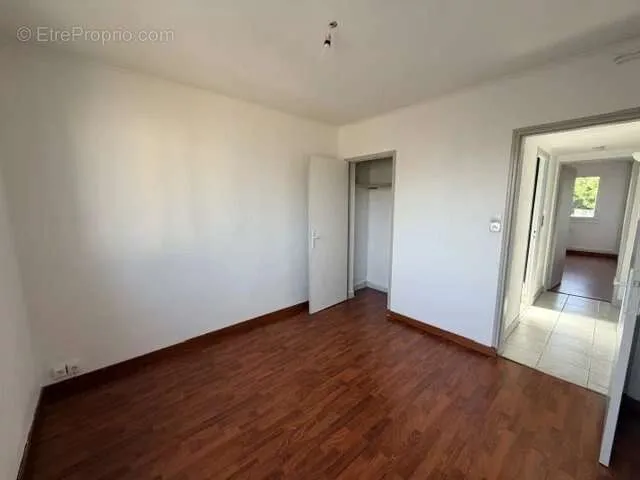 Toad - Apartment with Garage and Large Cellar in Gravigny