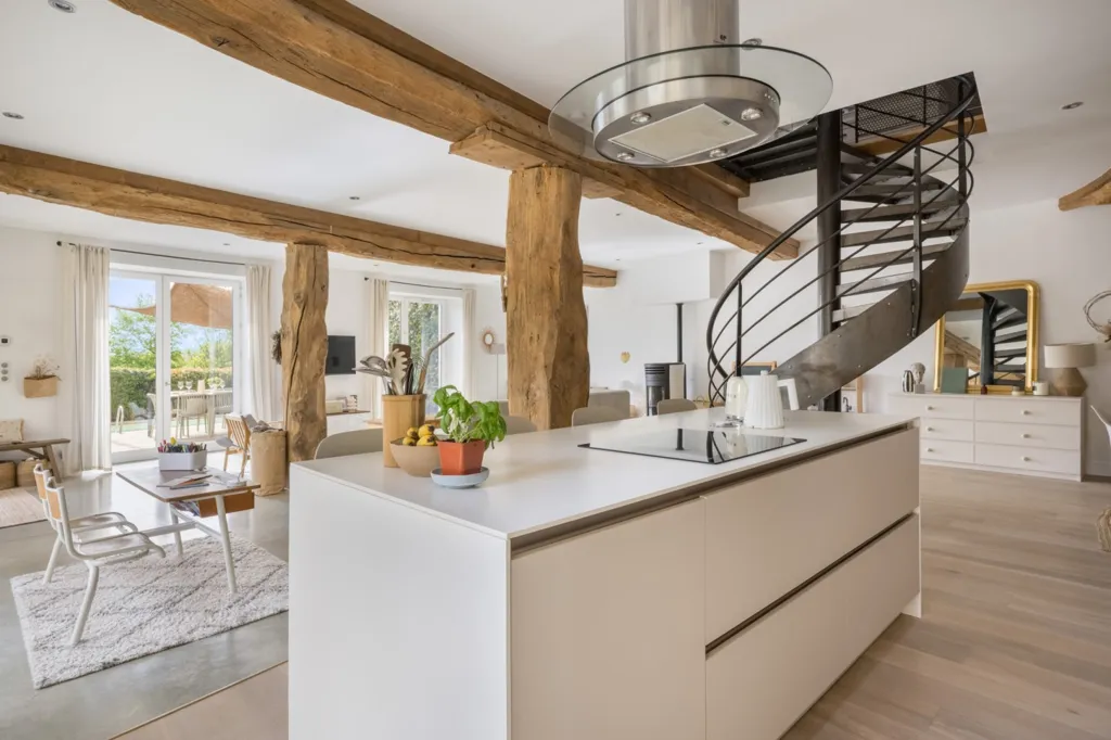 Köök - Renovated House with Pool in Legny