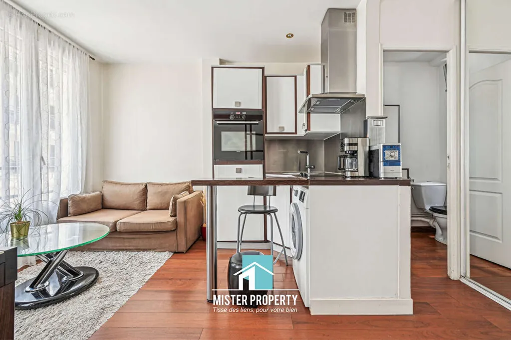 Elutuba - 2-Bedroom Apartment with Metro Access in Levallois