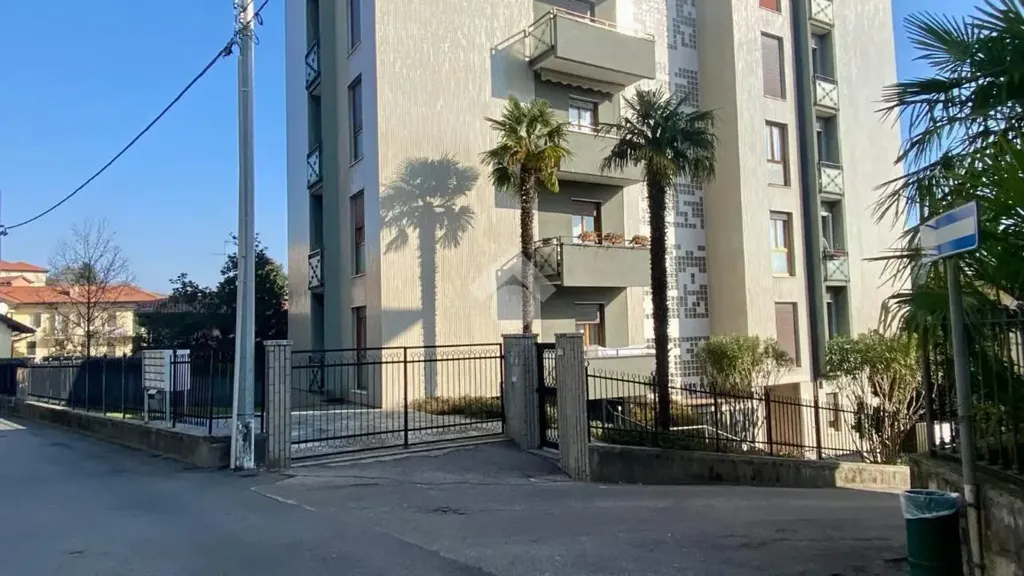 Välivaade - Trilocale with Balcony in Central Cantù