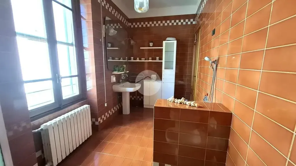 Bagni - Appartamento con balcone in centro a Voghera