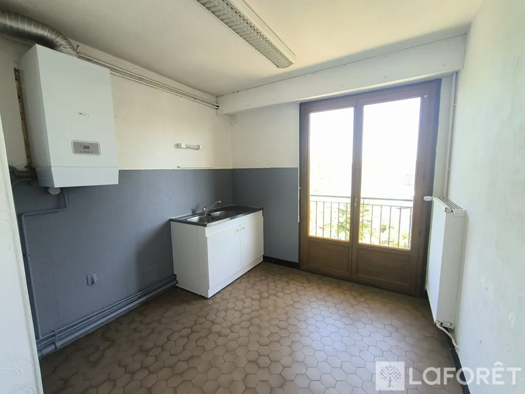 Köök - Refurbished 2-Bed Flat with Balcony in Reims