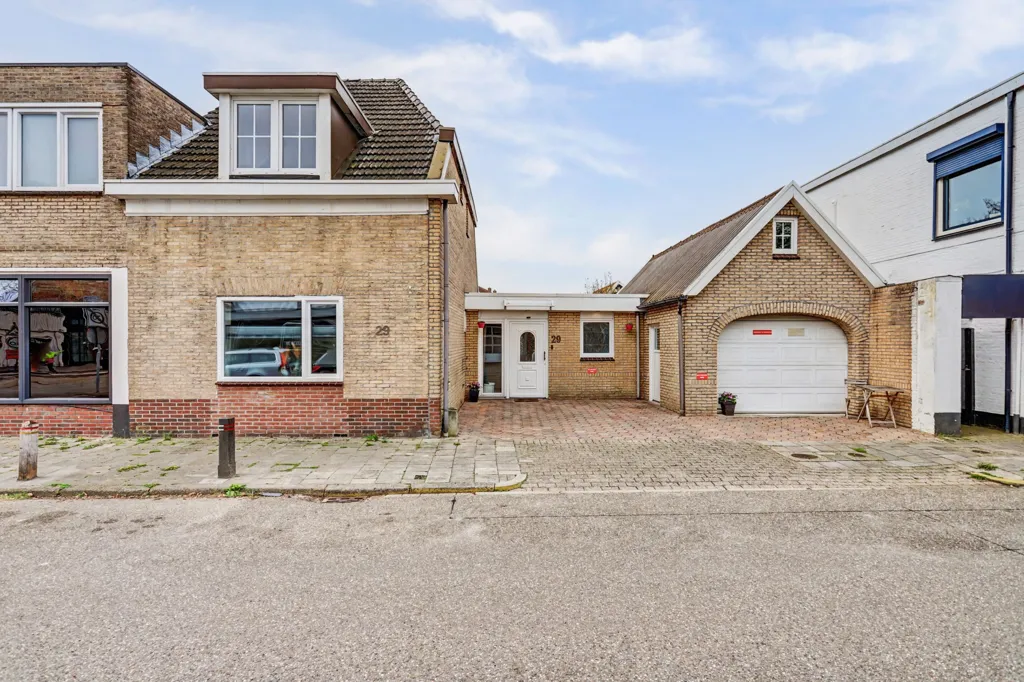 Exterior - Two-Storey House with Garden in Almelo