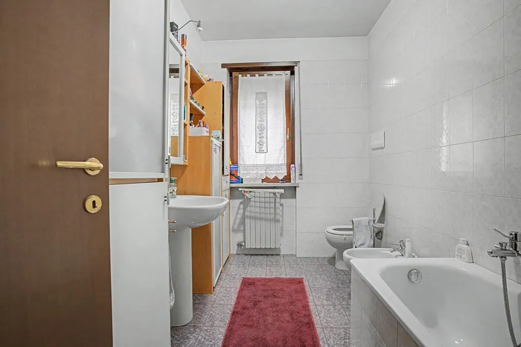 Salles de bain - Two-Level Apartment with Garden in Verona