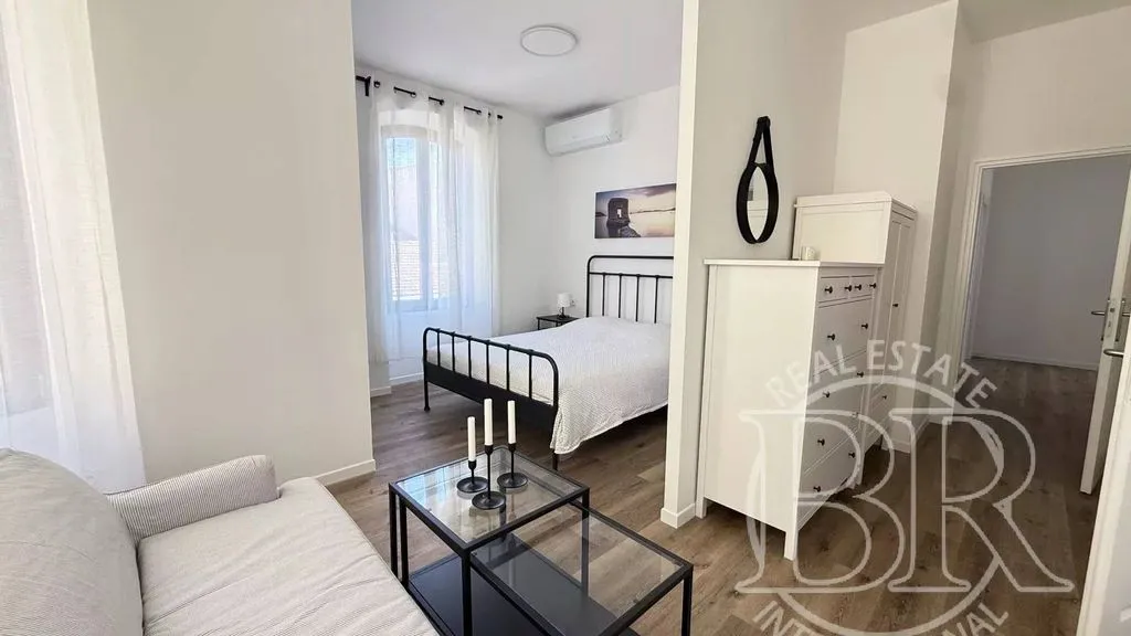 Chambres - Appartement Rénové avec Terrasse à Cannes