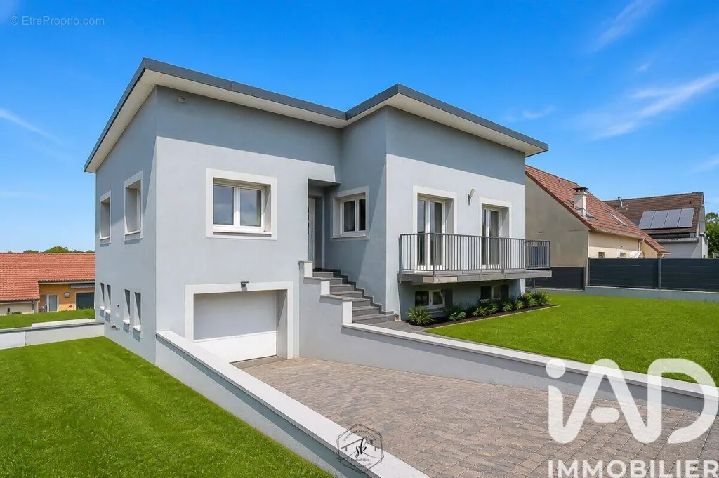 Exterior - 6-Bedroom House with Pool in Mexy
