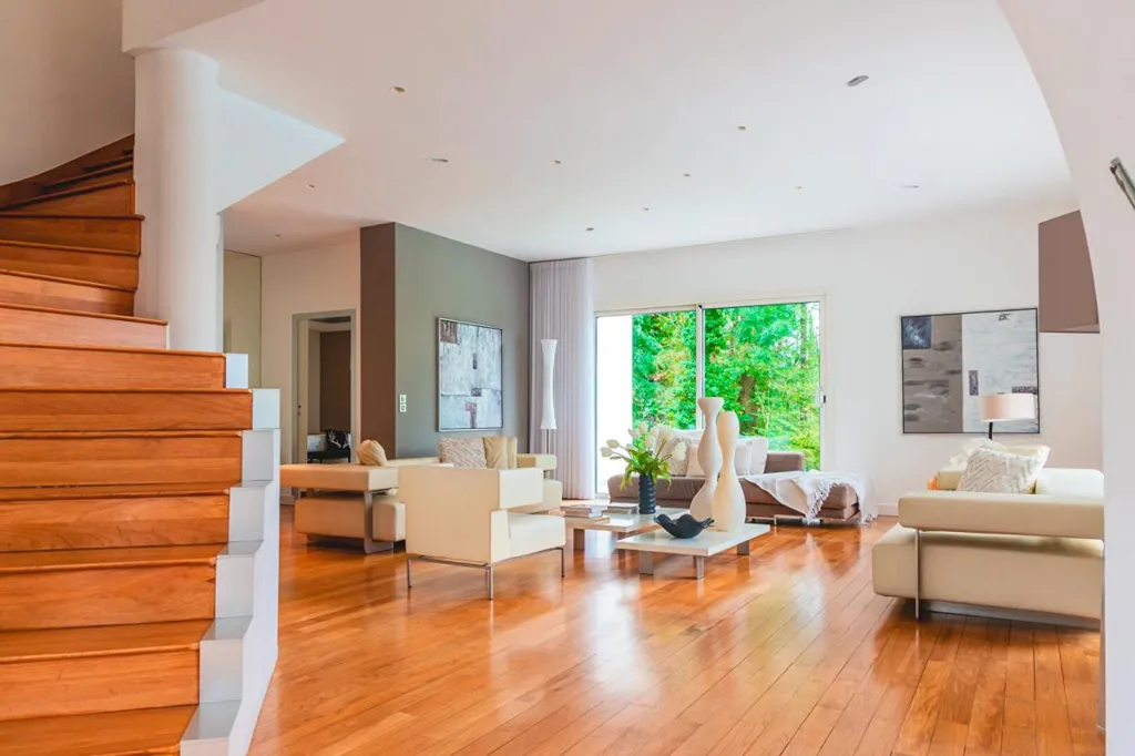 Séjour - Maison Contemporaine avec Piscine à Ecully