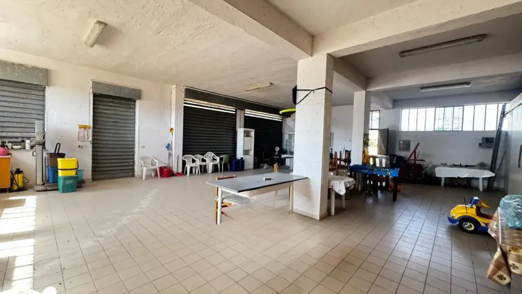 Garage - Versatile Independent House with Large Plot in Patti