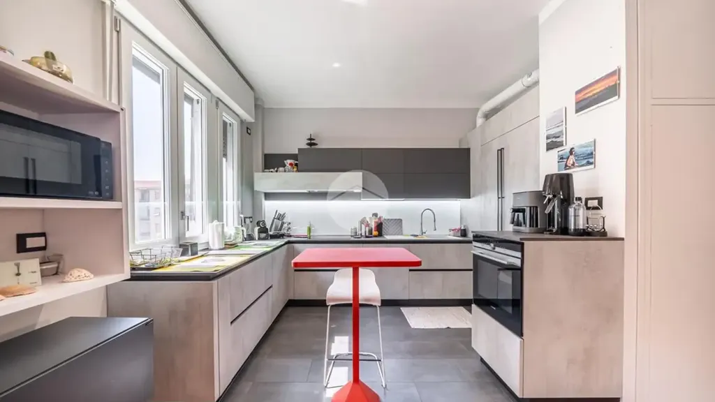 Cuisine - Spacious Trilocale with Balconies in Parma