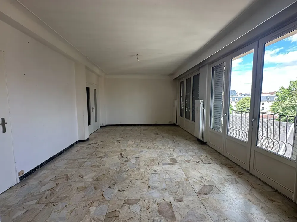 Pièces - Appartement Lumineux avec Double Garage au Centre de Dijon