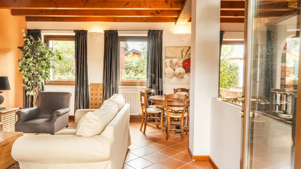 Elutuba - Villa with Private Terraced Garden in Brenzone