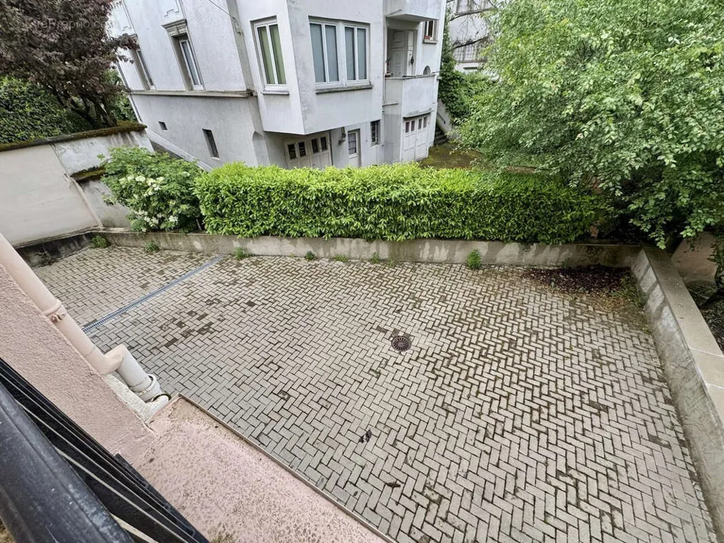 Aed - Four-Storey House with Terrace in Central Location