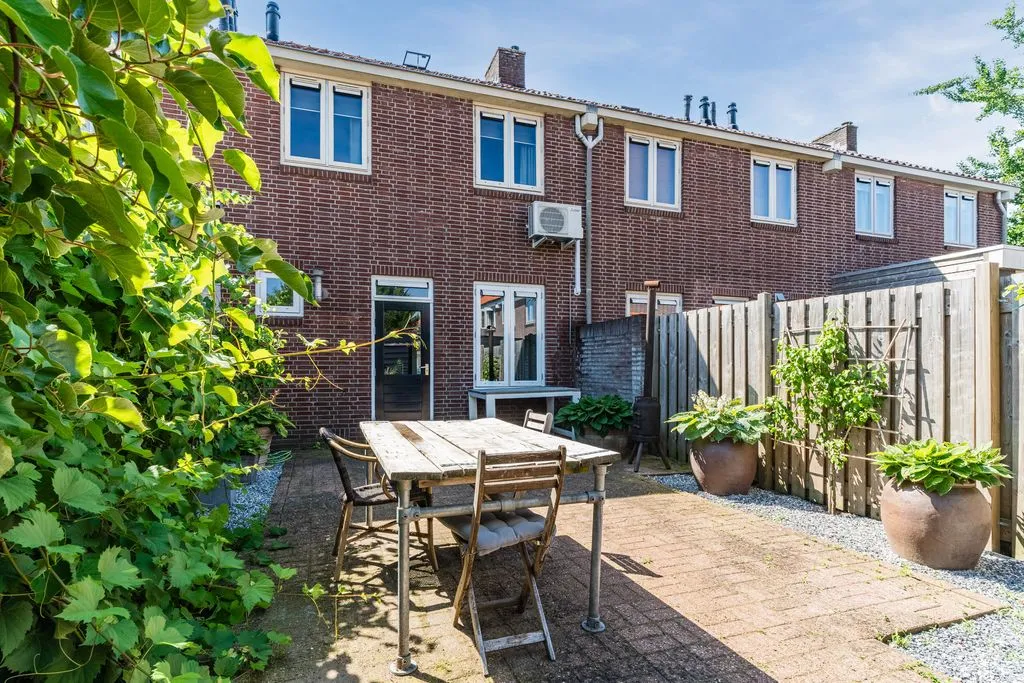 Terrass - Modernised Semi-Detached House with Solar Panels in Oss