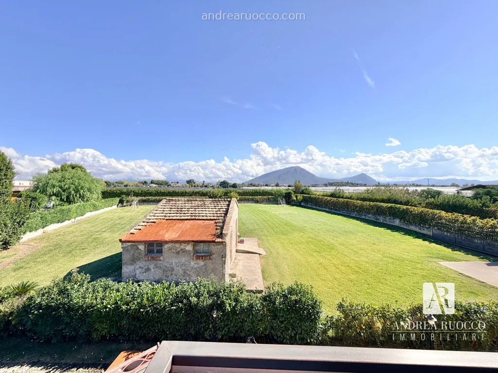 Jardin - Semi-Detached Villa with Office in Paestum