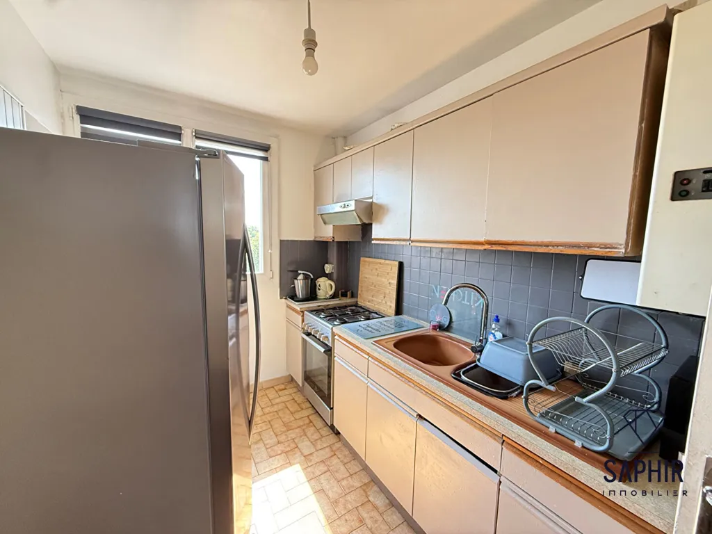 Köök - 3-Bedroom Apartment with Balcony in Colomiers
