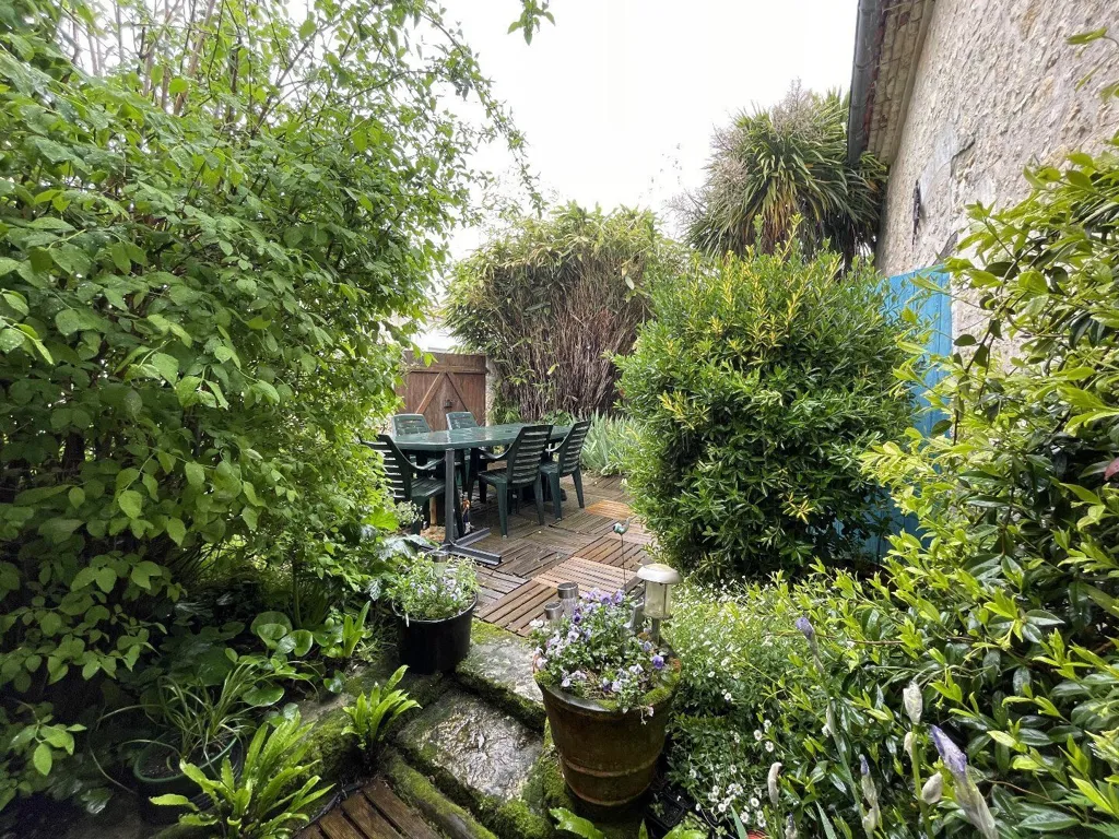 Jardin - Maison Rénovée avec Dépendances au Calme à Le Gua