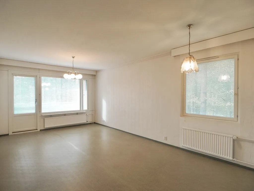 Stanze - Spacious Apartment with Balcony in Turengi