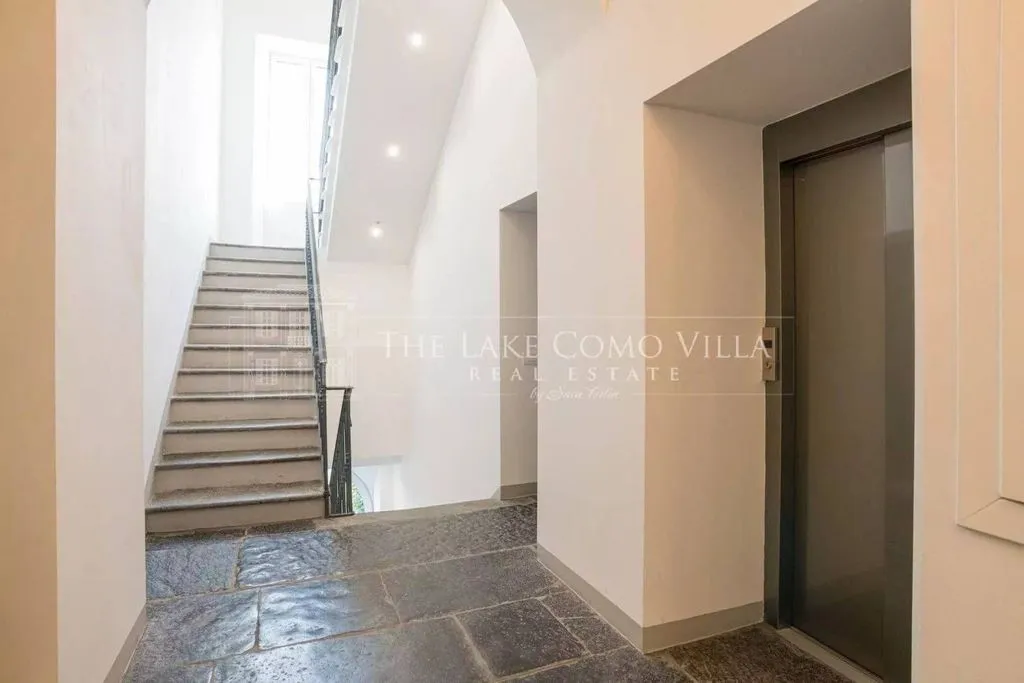 Pièces - Luxury Apartment with Private Garden in Menaggio