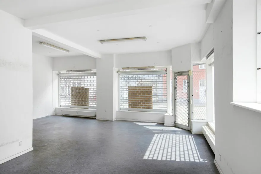 Stanze - Corner Retail Unit on Nørre Allé, Aarhus
