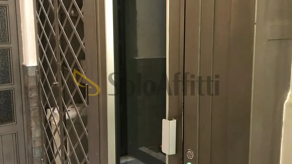 Entrée - Armed Bilocale with Balcony in Catania Centre