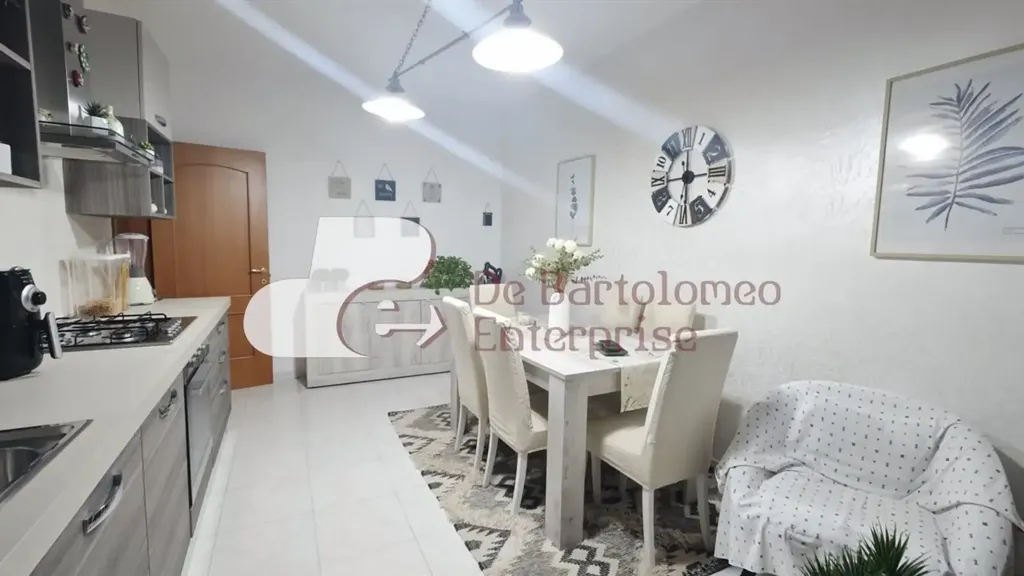 Cuisine - Spacious 3-Room Apartment with Balcony in Bari
