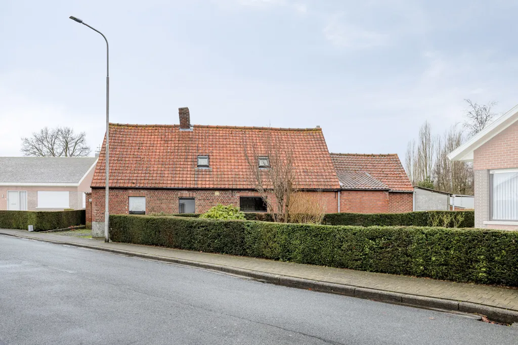 Extérieur - Terrain de 3.325 m² avec Potentiel de Développement à Ingelmunster
